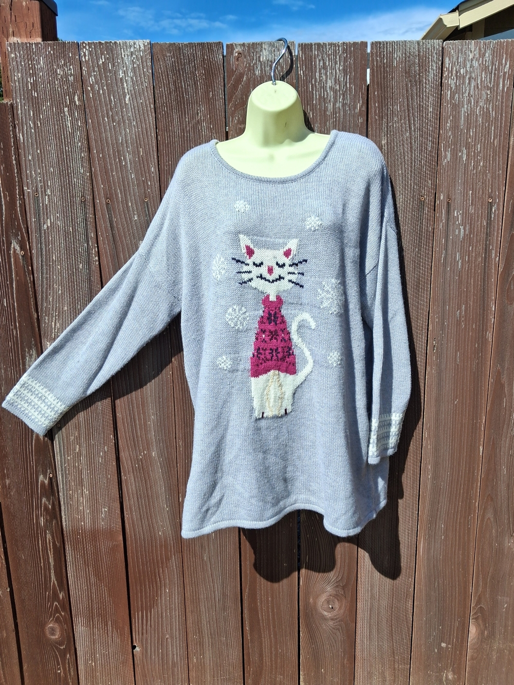 Cozy Gray Cat Motif Sweater with Pink Accent